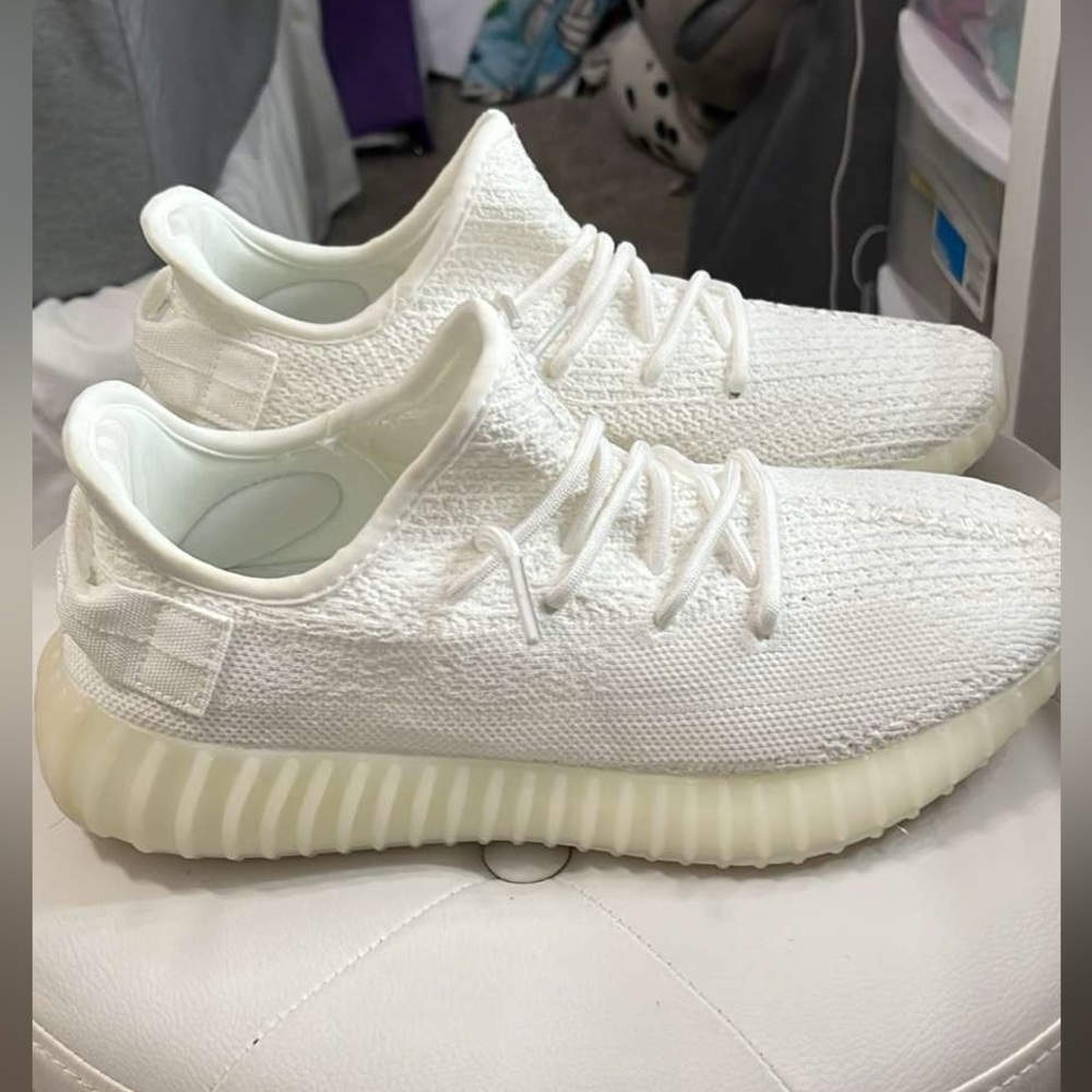 Yeezy Boost 350 V2 'Cream White /
Triple White'